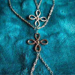 Foot jewelry - pair of pewter feet & toe chains with flower charm designs NWOT